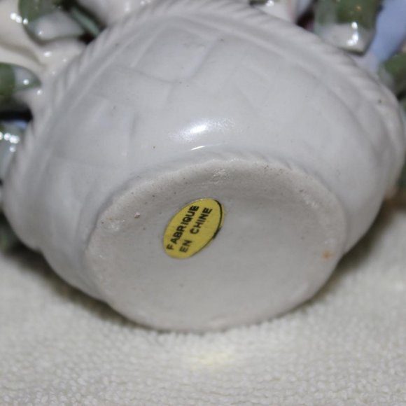 3 VINTAGE MINI BONE CHINA FLOWER BASKETS EACH DIFFERENT PASTELS MADE IN CHINA - Picture 5 of 5